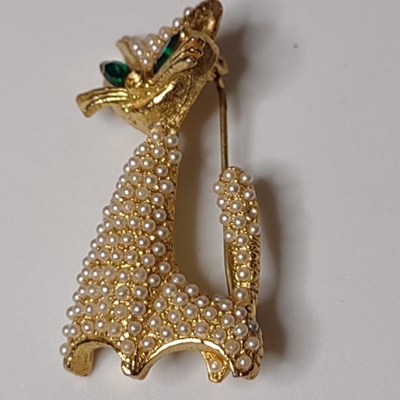 Gold Tone Faux Pearl Cat Brooch With Green Eyes - Picture 6 of 15
